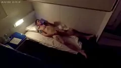 Oynat Hotel Eufemia'nın suçlayıcı odasında bir kadın, aldatan çifti düşünerek tutkuyla mastürbasyon yapıyor